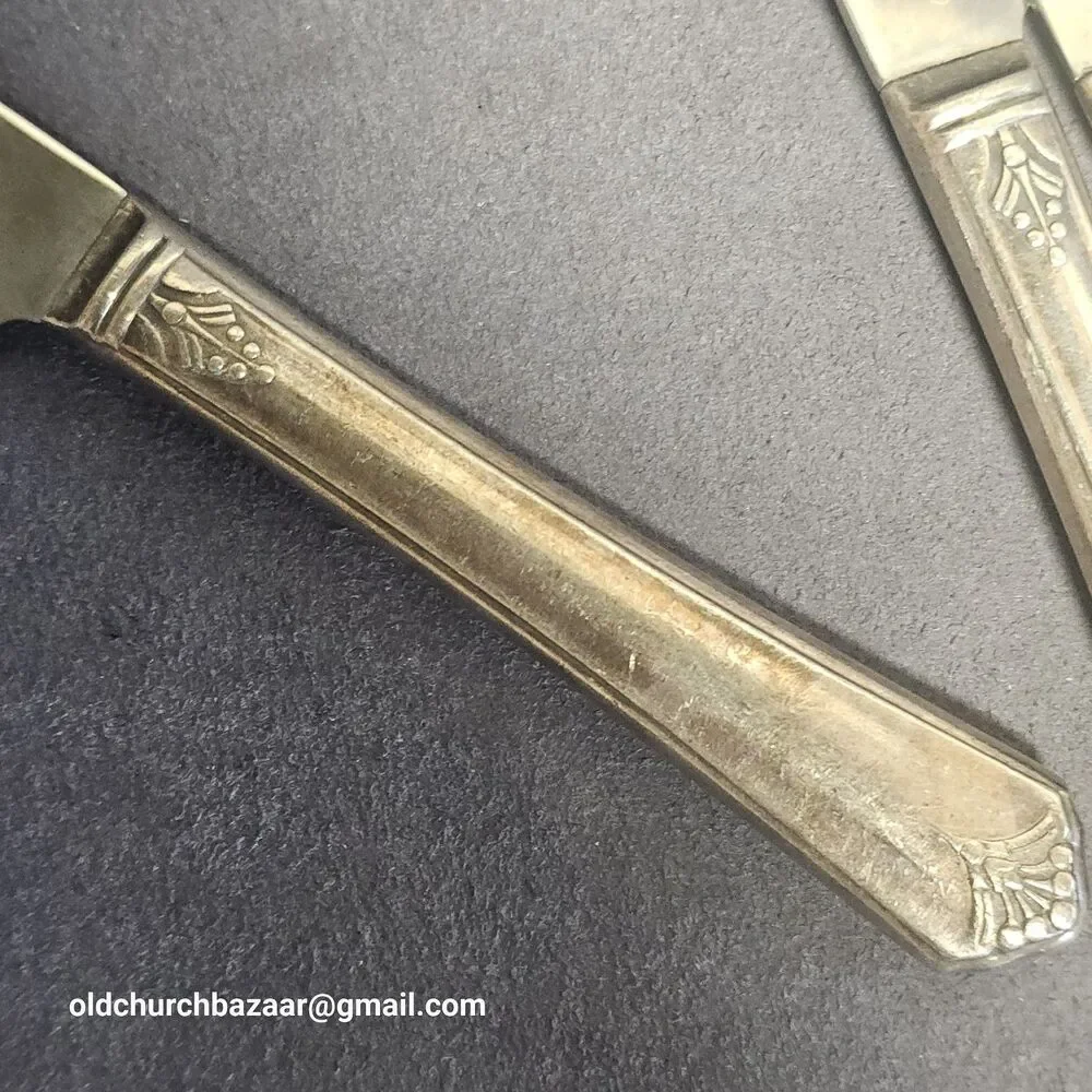 7 Vintage Silver Plated Table Dinner Knives 9”- 2 Different Patterns